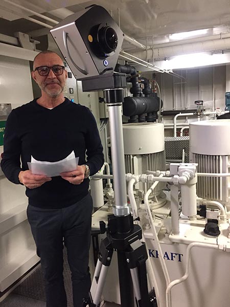 man next to a civetta 360 camera