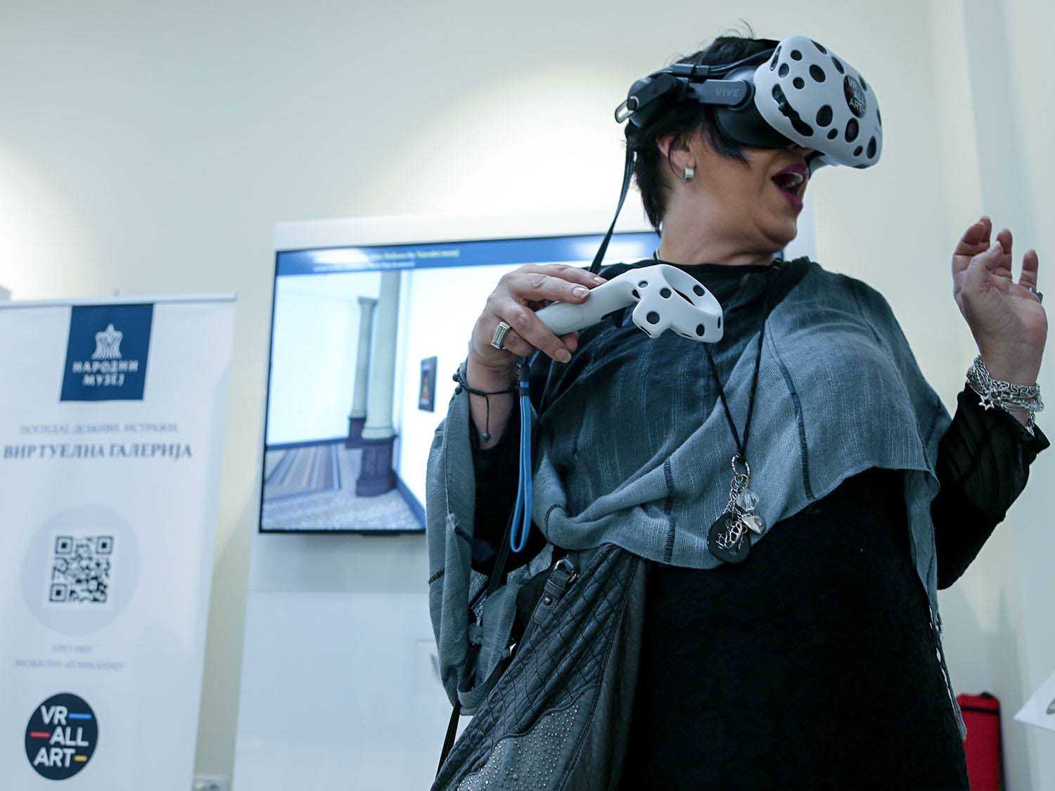 virtual people in virtual museum